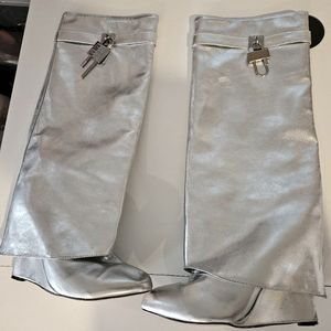 Shark boot look boots